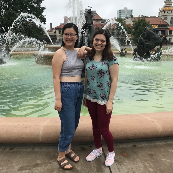 Meet your Posher, Laura! - Picture 3 of 5